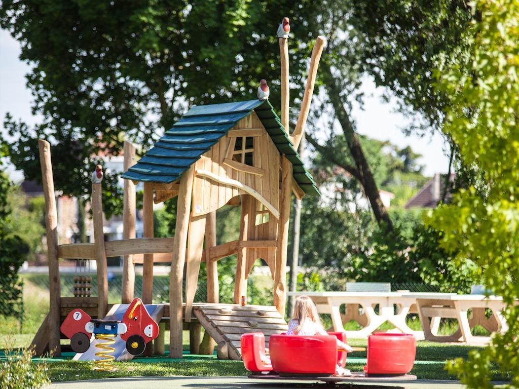 Отель Camping International De Мезон-Лафит Экстерьер фото